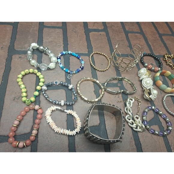 Assorted Fashion Costume Jewelry Women's Bracelet Lot Of 20 #1 - Picture 2 of 3